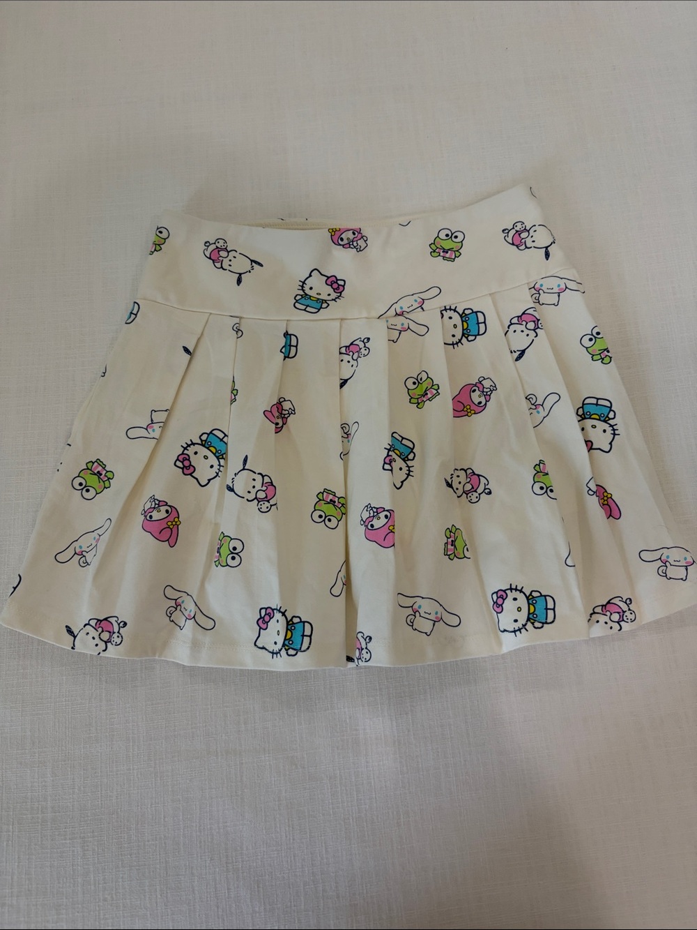 Hello Kitty Print Pleated White Skirt - NEW